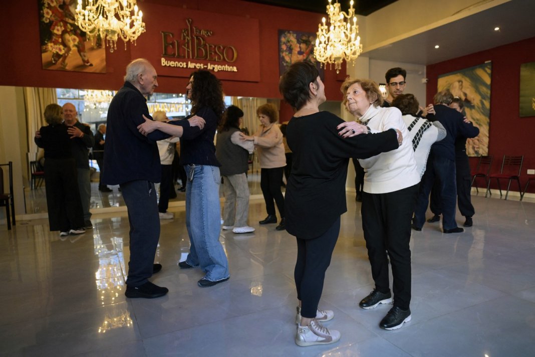 „Tango-terapia” folosită în tratamentul unei afecțiuni neurologice grave. „Dansul este important și nimeni nu le poate lua acest lucru.”