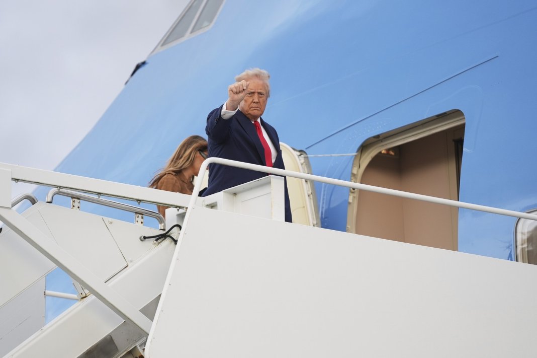 Aflat pe Air Force One, Trump le împărtășește jurnaliștilor informații privind conflictul din Ucraina: „Dacă va fi necesar, voi lua o hotărâre dificilă”