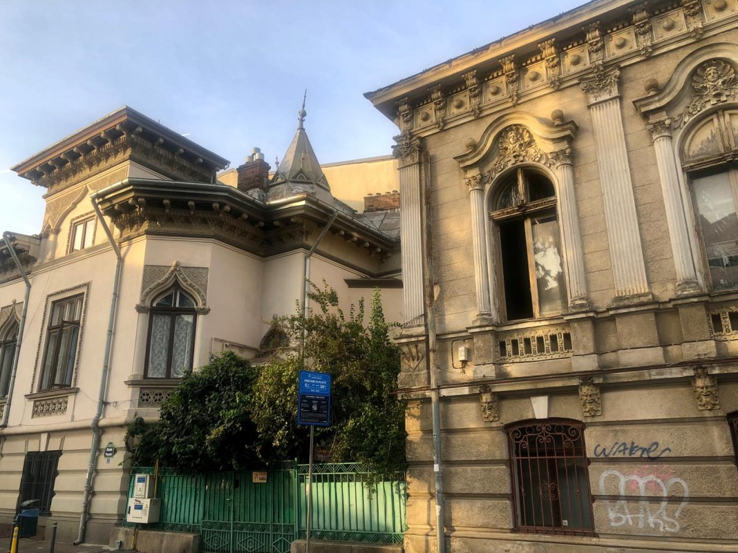 Bijuteria din Cartierul Armenesc în paragină: Reședința înființatorului fabricii Adesgo, emblemă a rafinamentului feminin în Bucureștiul dintre războaie