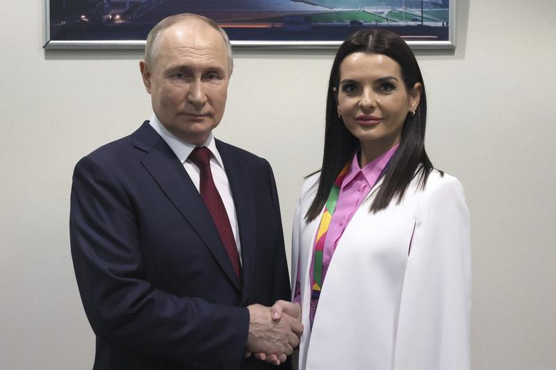 Cu o săptămână înainte de alegeri, Ucraina aplică sancțiuni asupra politicienilor moldoveni / Victoria Furtună și Evghenia Guțul sunt incluse pe listă
