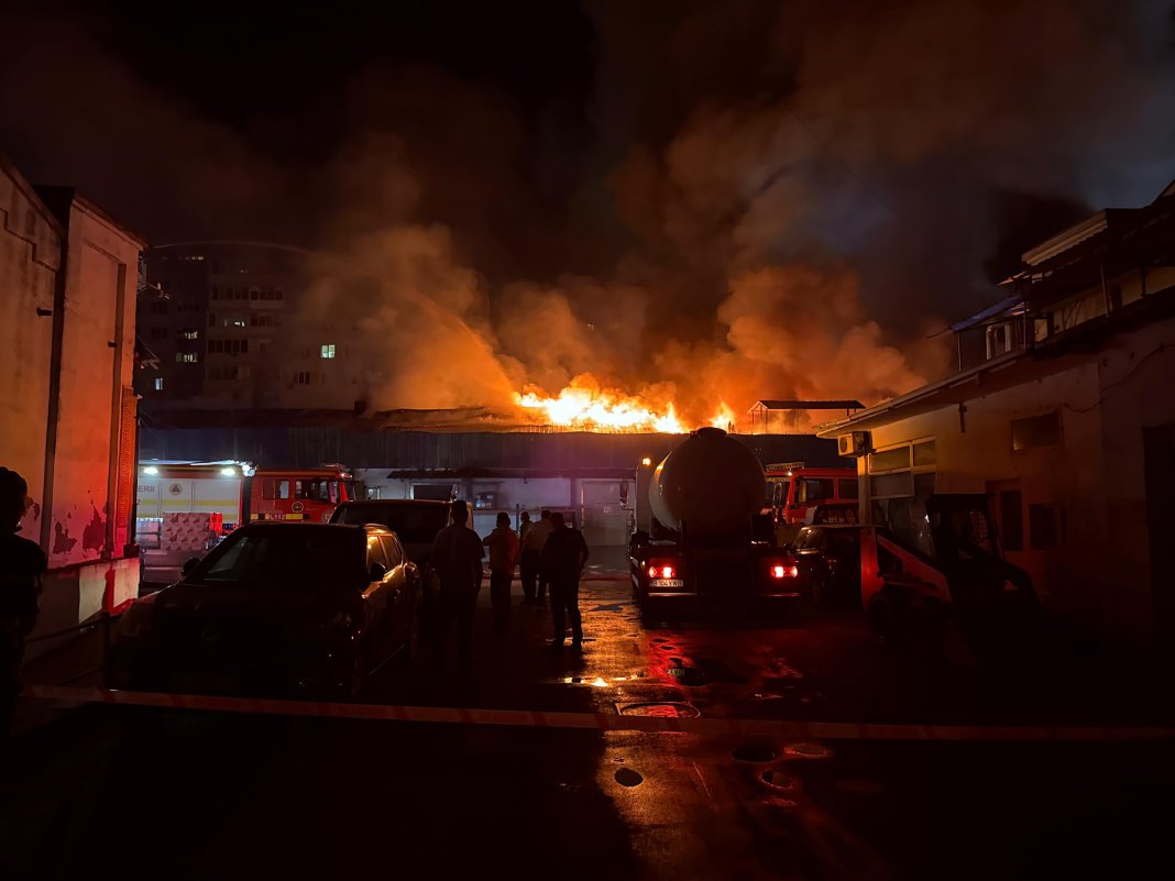 Diana Buzoianu privind incendiul din București: Garda de Mediu acționează numai după ce este stins, la fel ca la Dragonul Roșu