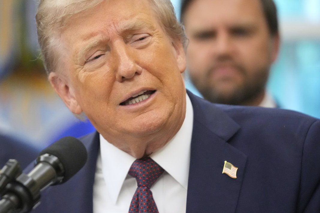 Donald Trump reacționează la speculațiile legate de sănătatea sa în prima ieșire publică după șapte zile: „Știri false”
