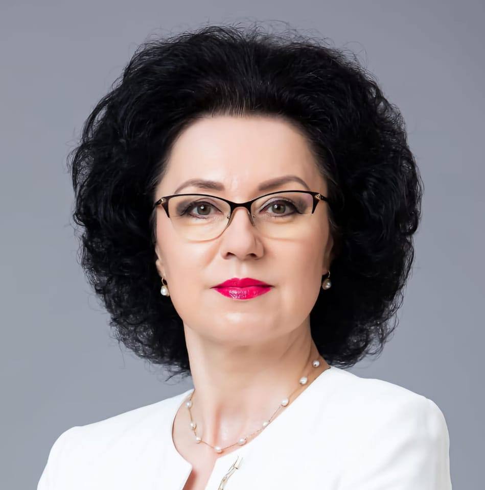 Ilie Bolojan o substituie pe prefecta din Iași cu consiliera sa de la Guvern în responsabilitatea educației, Luciana Antoci.