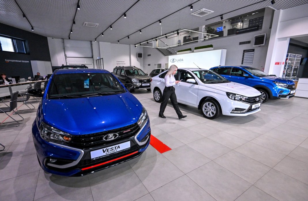 „O furtună aproape ideală”: Criză pe piața auto din Rusia - închiderea showroom-urilor și falimente