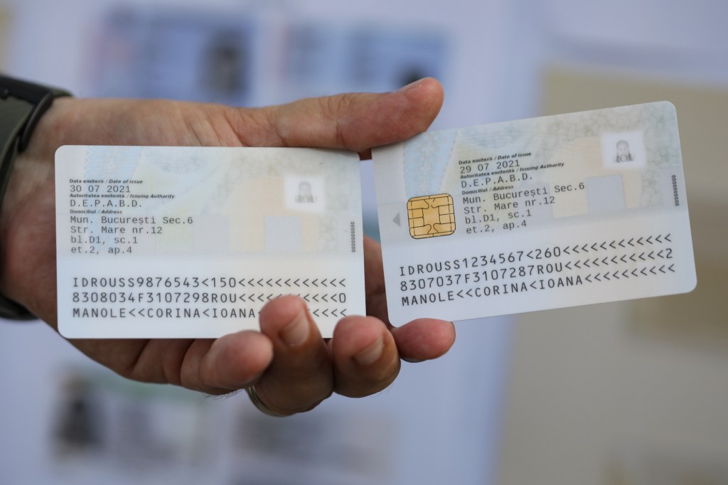 Pentru milioane de români, cartea electronică de identitate nu va mai fi oferită fără costuri / Motivele acestei modificări