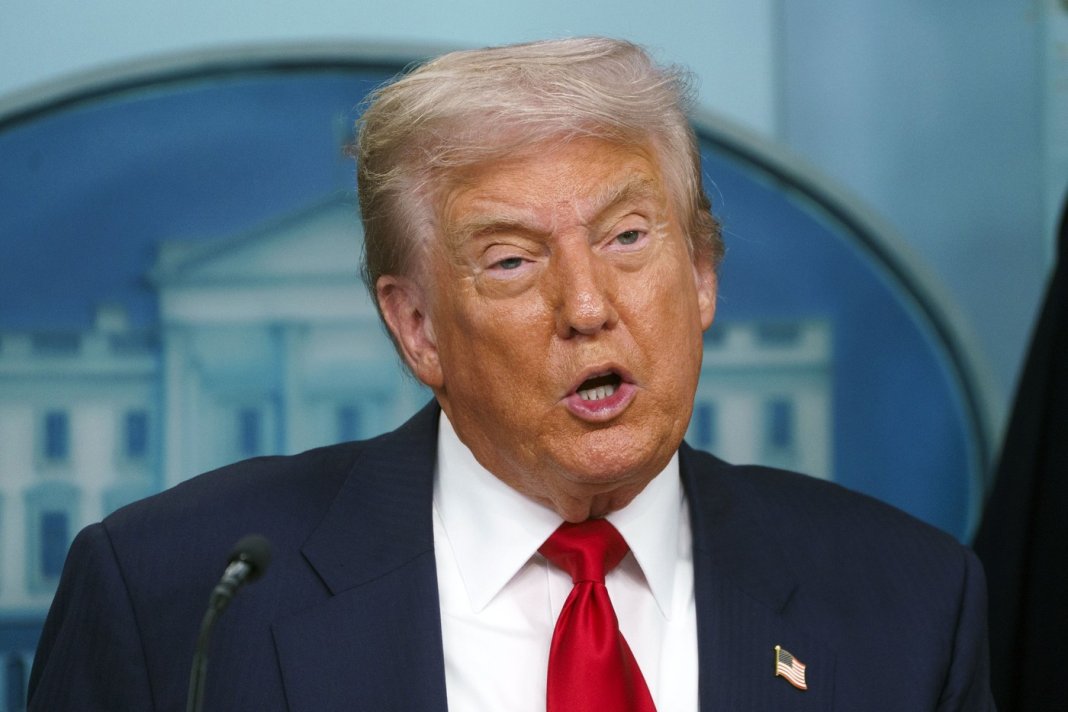 Trump a declarat că forțele militare ale SUA au lovit o ambarcațiune din Venezuela
