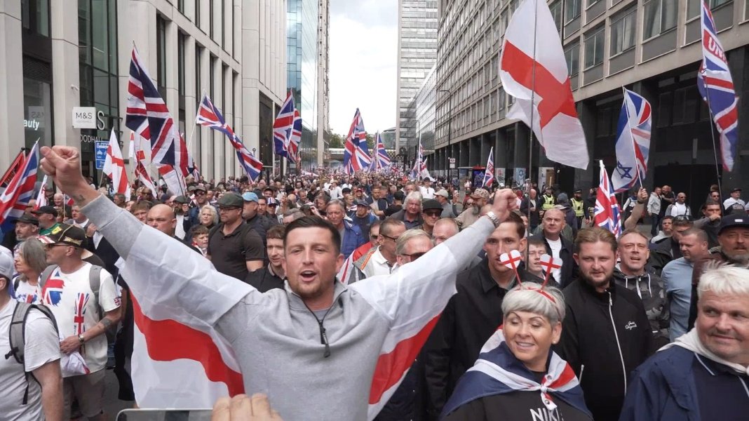 VIDEO: Adunare masivă a extremei-drepte la Londra. Mai mult de 100.000 de persoane au solicitat respectarea dreptului la libertatea de exprimare