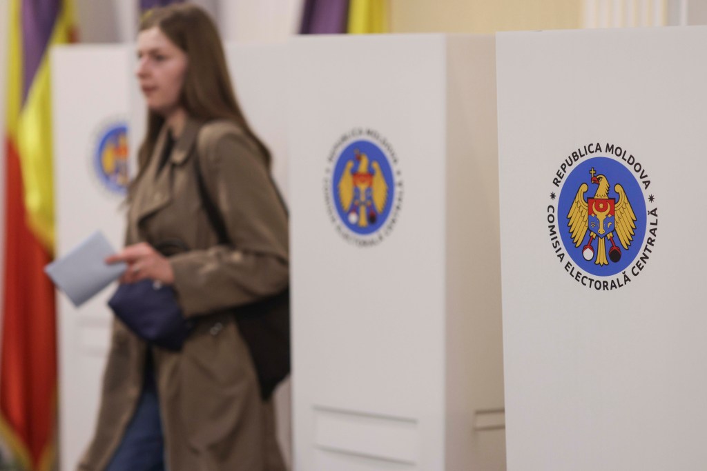 VIDEO Președinta Maia Sandu a participat la vot: „Să arătăm lumii că suntem persoane onorabile, care nu-și trădează țara” / Ce menționează despre un „rezultat nefavorabil” al scenariului