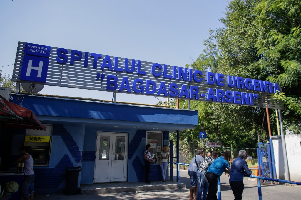 Doi doctori de la spitalul „Bagdasar-Arseni” din Capitală, bănuiți de omor din neglijență în cazul decesului unui pacient cu arsuri, plasați sub control judiciar. Doi doctori de la spitalul „Bagdasar-Arseni” din Capitală, bănuiți de omor din neglijență în cazul decesului unui pacient cu arsuri, plasați sub control judiciar.