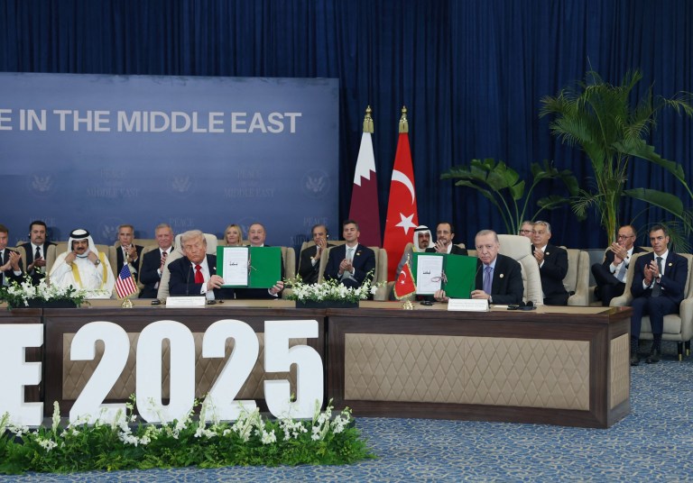 FOTO: Zaharova și Trump, indignați de o imagine identică cu liderul american, „cea mai slabă din toate timpurile”