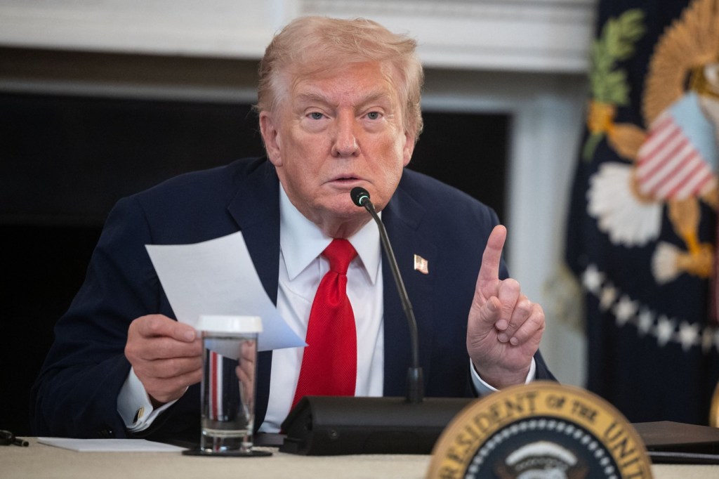 FOTOGRAFIE: Marco Rubio îl întrerupe pe neașteptate pe Donald Trump. Ticheta dată liderului american, chiar în pragul anunțului privind înțelegerea de încetare a focului între Israel și Hamas