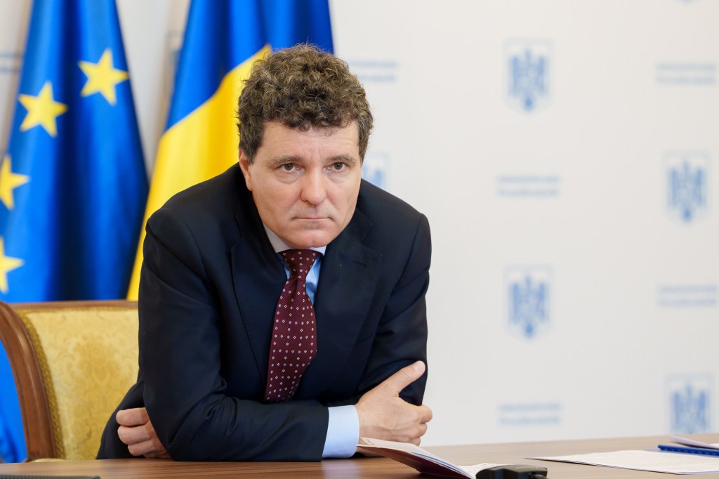 Nicușor Dan a atacat la CCR o lege referitoare la reorganizarea institutelor de cercetare agricolă fără înregistrarea terenurilor în cartea funciară Nicușor Dan a atacat la CCR o lege referitoare la reorganizarea institutelor de cercetare agricolă fără înregistrarea terenurilor în cartea funciară