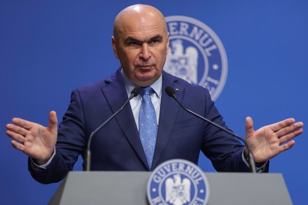 Prim-ministrul Bolojan susține că managerii companiilor de stat și-au majorat indemnizațiile: „Îi tratează cu dispreț pe cetățeni” Prim-ministrul Bolojan susține că managerii companiilor de stat și-au majorat indemnizațiile: „Îi tratează cu dispreț pe cetățeni”