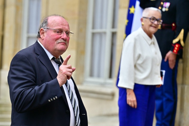 „Am fost persoană fără adăpost pentru 3 luni”: Ministrul lipsit de diplome al Franței stârnește dezbateri și zâmbete