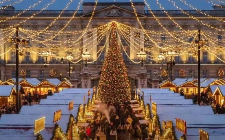 FOTO O farsă AI: Târgul de Crăciun de la Palatul Buckingham. Turiști în Londra, victime ale înșelăciunii