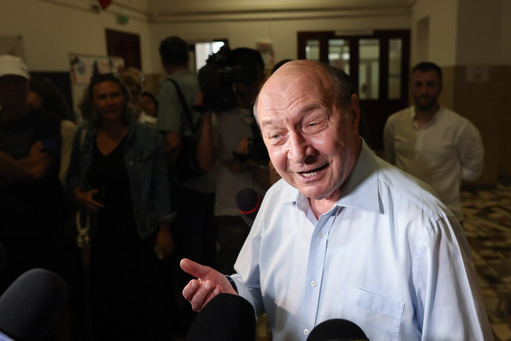 Traian Băsescu referitor la diminuarea numărului de angajați publici: „Aceasta nu reprezintă o reformă a administrației”. Beneficiul pe care ar prefera să-l elimine din sectorul bugetar
