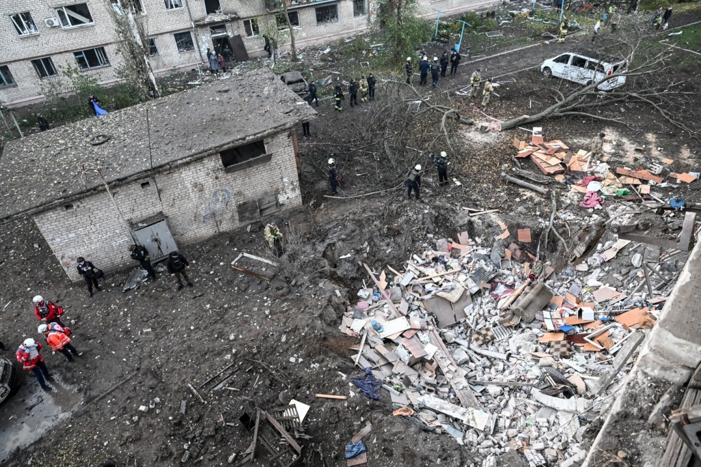 VIDEO: Trupe rusești au luat cu asalt în stil „Mad Max” la Pokrovsk. Cadre ce reflectă o scenă inspirată din renumitul film post-apocaliptic