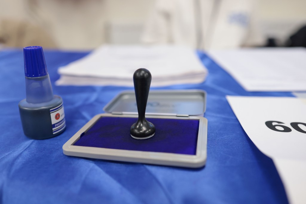 București: cine este agentul care astăzi solicită votul