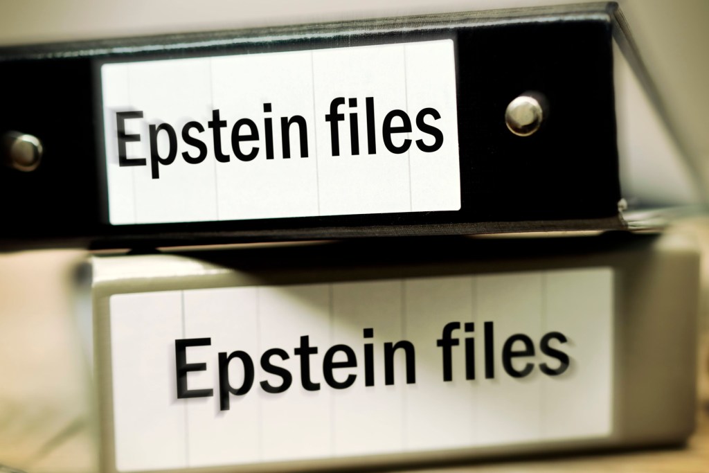 Dosarele Epstein: Administrația Trump publică noi materiale, congresmenii manifestă. „Una dintre cele mai semnificative ascunzători din istoria Americii”