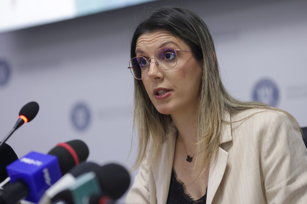 Echipamentul „de ultimă generație” folosit de ministrul Diana Buzoianu pentru a actualiza activitatea de supraveghere a Gărzii de Mediu în secolul XXI