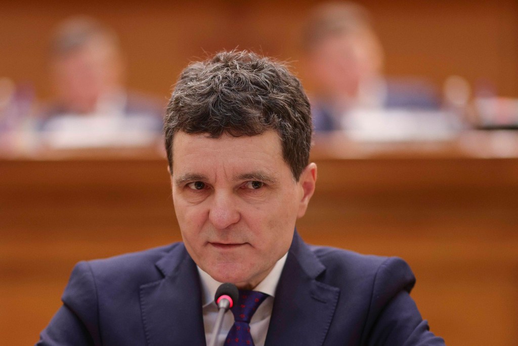 „Înfruntă-l pe Doroftei, însă nu abuza femeile”. Nicușor Dan face cunoscut un raport despre violența domestică și omorurile femeilor în România.