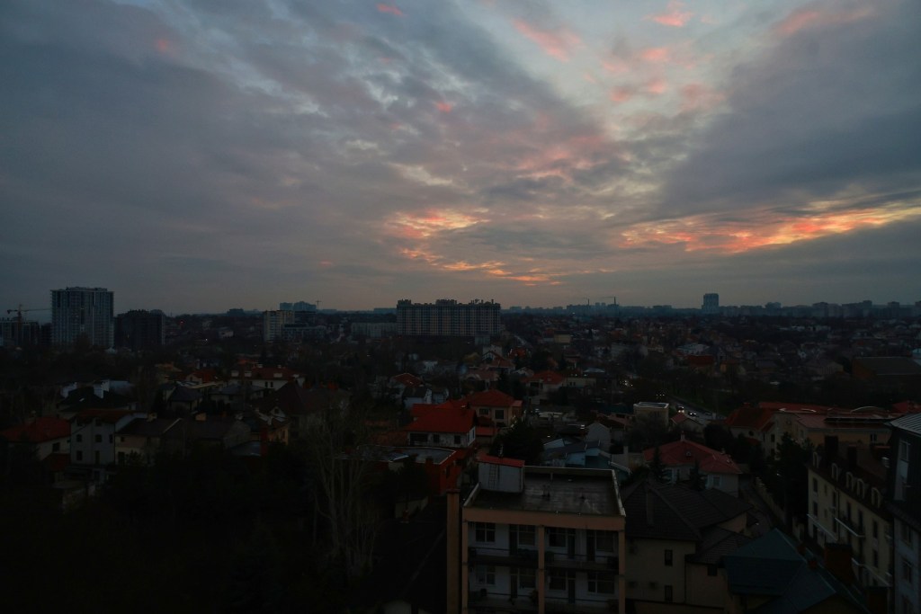 Poluarea Mării Negre în urma atacurilor rusești asupra Odessei: zeci de păsări decedate extrase din apă