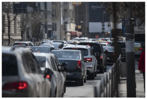 Semafoarele noi și siguranța pe drumuri: Ce înseamnă „stop pe roșu” și cum sunt pedepsiți șoferii care încalcă limita de viteză legală