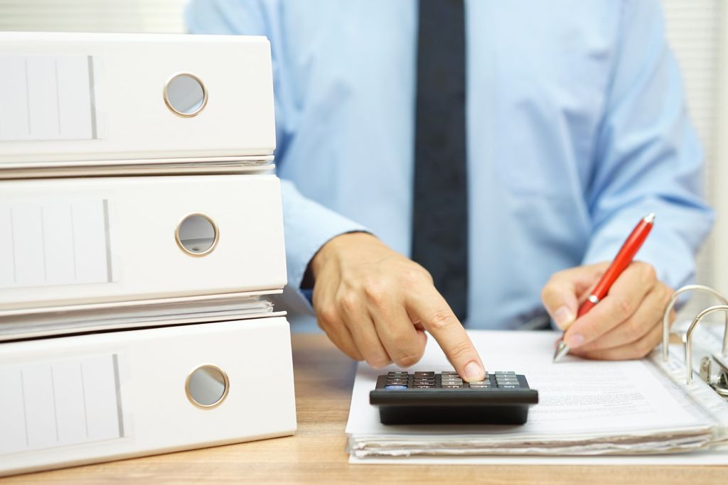 Statul întărește măsurile: garanții personale, camere de supraveghere și taxe suplimentare pentru firme. Schimbări în fiscalitate, faliment și inspecții.