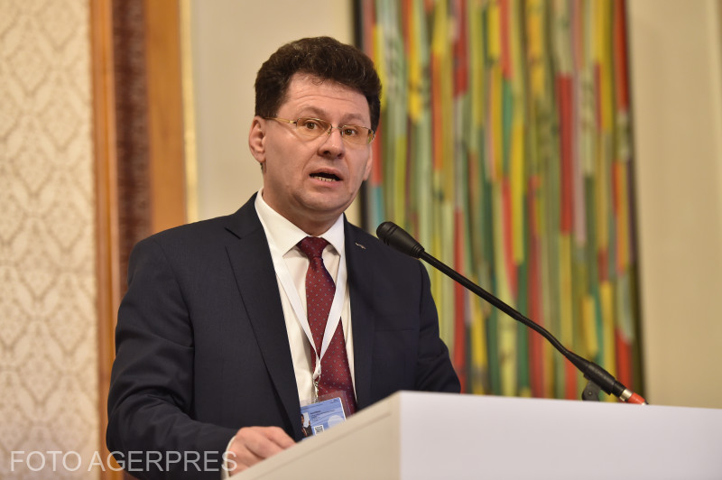 Tergiversarea procedurii unui secretar de stat investigat de DNA: Patru ani de litigii, judecător înlocuit la momentul verdictului și decizie întârziată de 23 de ori.