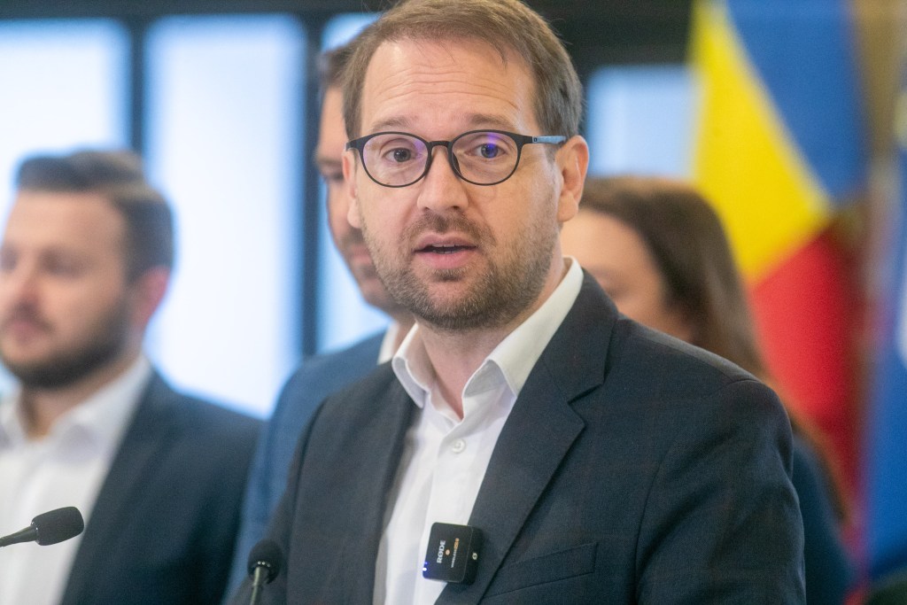 USR va propune un nou ministru al Apărării, „o persoană cu o influență politică semnificativă și cunoștințe în acest sector”