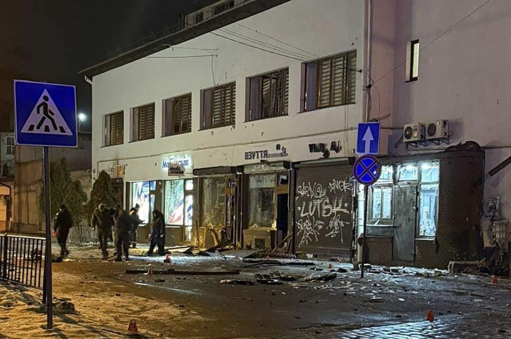 „Atac terorist” în Ucraina: O ofițeră de poliție decedată și zeci de persoane rănite în urma unor explozii multiple