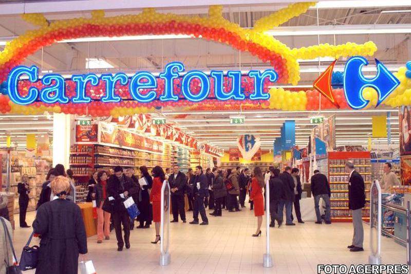 Carrefour: Cauzele cederii magazinelor către familia Pavăl (Dedeman), referire la guvern și premieră defavorabilă în 2025.