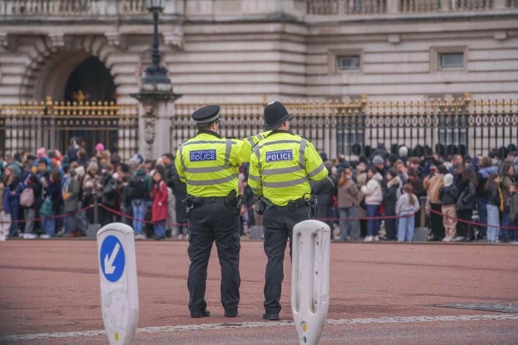 Cea mai puternică forță de poliție din Marea Britanie își monitorizează personalul cu ajutorul unei firme care colaborează cu armata israeliană și ICE.
