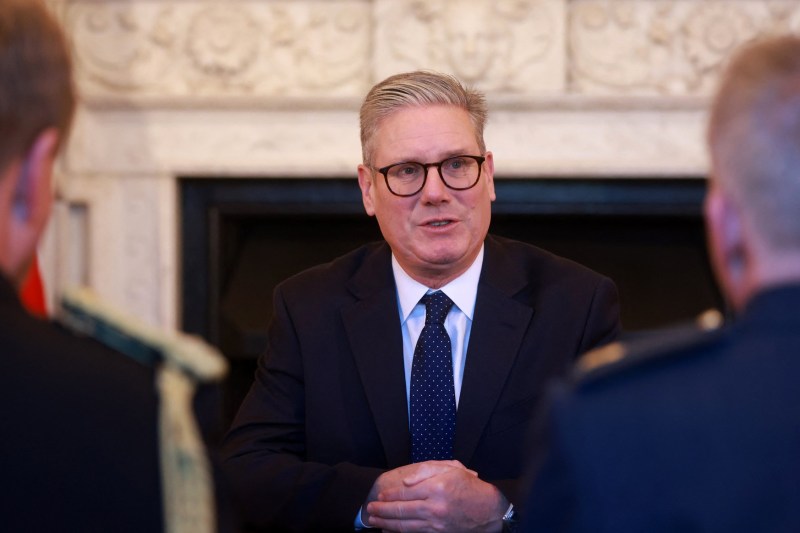 Dosarele Epstein generează tumult la Londra. Chief of Staff al premierului britanic Keir Starmer își prezintă demisia.