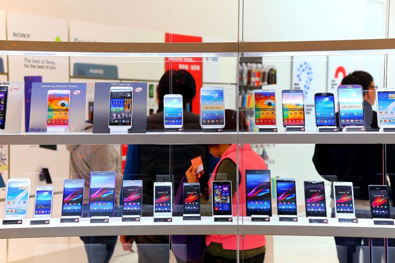 Motivul pentru care smartphone-urile ar putea experimenta cea mai semnificativă diminuare a vânzărilor din ultimele zece ani: „Va fi mai mult decât o scădere temporară”