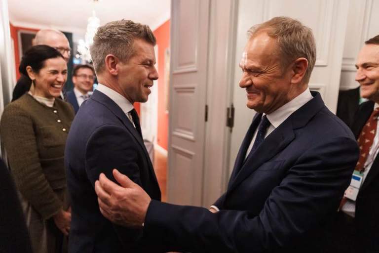 „O similitudine de denumiri”. O discuție amuzantă între prim-ministrul polonez și capul opoziției ungare – VIDEO