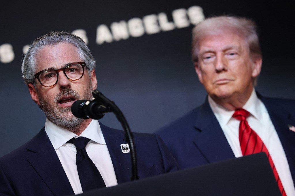 Șeful comitetului de organizare a Jocurilor Olimpice din Los Angeles, asociat cu cazurile Epstein. Declarații referitoare la legătura cu Ghislaine Maxwell.