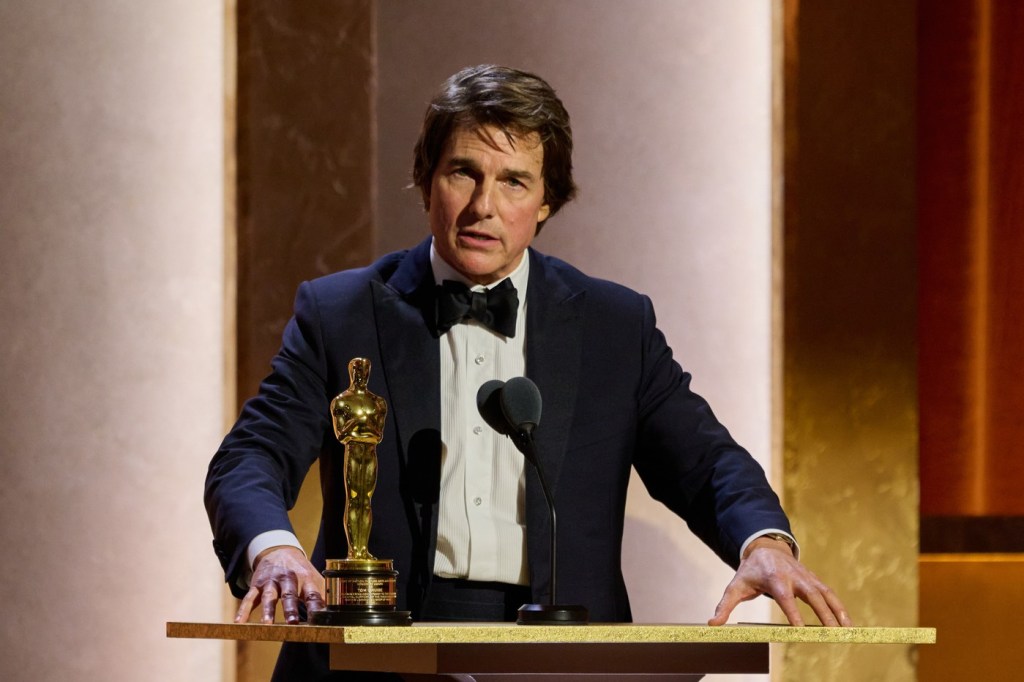 Tom Cruise părăsește un apartament de lux din Londra după incidentul de la parter: ”Zona devine din ce în ce mai nesigură”