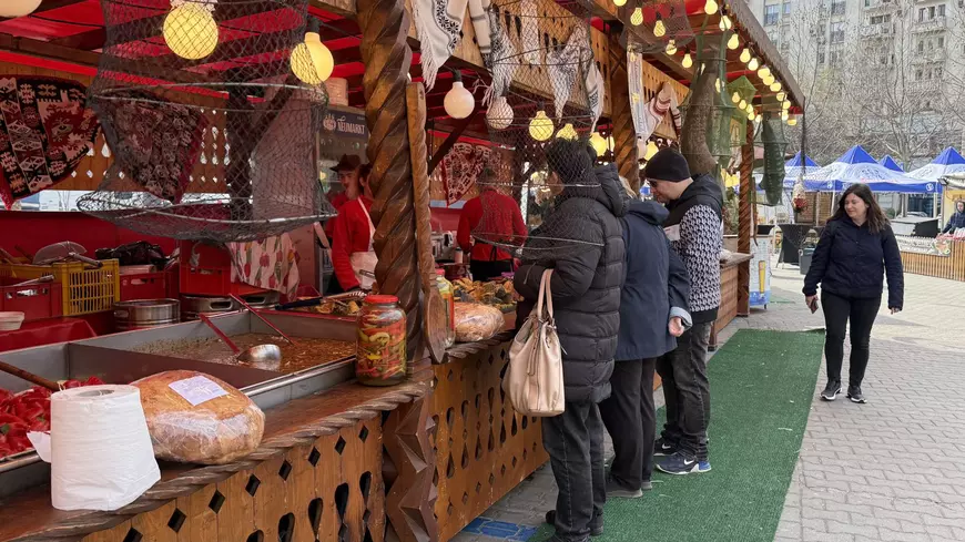 Prețul unei ciorbe lipovenești de pește la Festivalul Pescăresc din București Prețul unei ciorbe lipovenești de pește la Festivalul Pescăresc din București