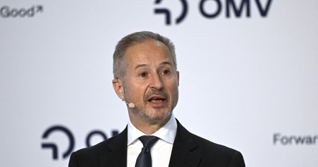 Șeful OMV își exprimă îngrijorarea cu privire la o eventuală criză de combustibil: „Este necesar să diminuăm consumul de automobile”