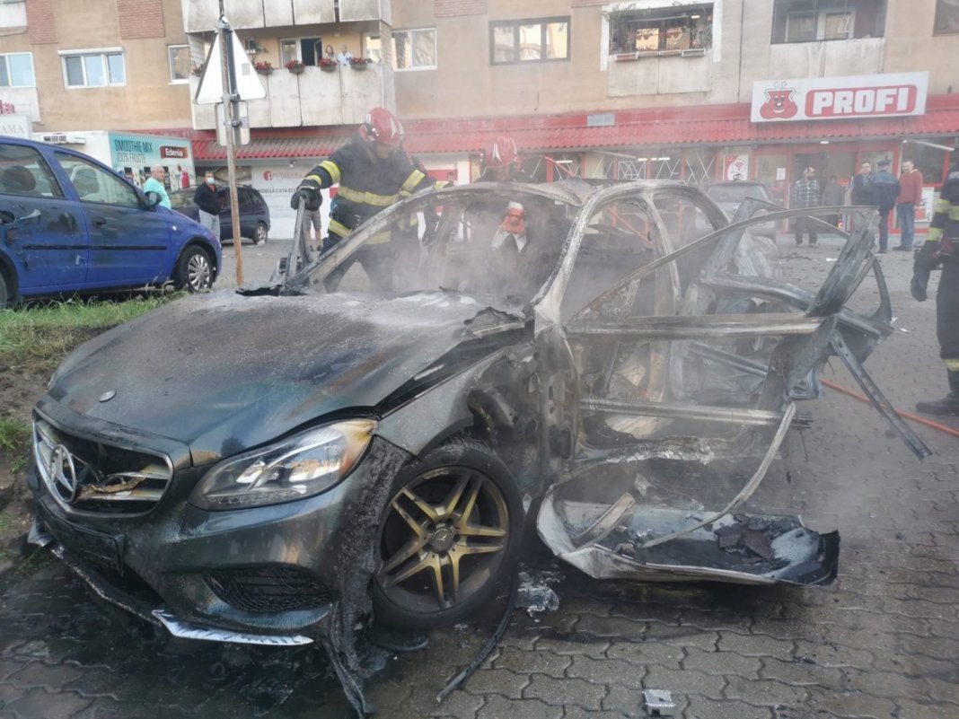 Zeci de mii de euro din bunurile lui Ioan Crișan, utilizate de Laura Dronca și partenerul ei, recunoscut pe Facebook, pentru călătorii.