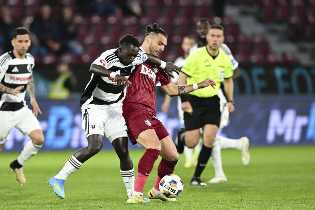 Acuzații după CFR Cluj - U Cluj: „Kovacs a fost influențat de VAR să nu ofere!”