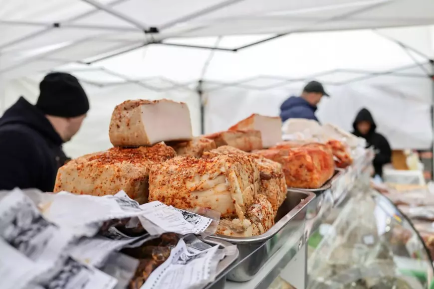 Borș de pește și mici din pește, gustate de bucureșteni. Costul kilogramului de cozonac.