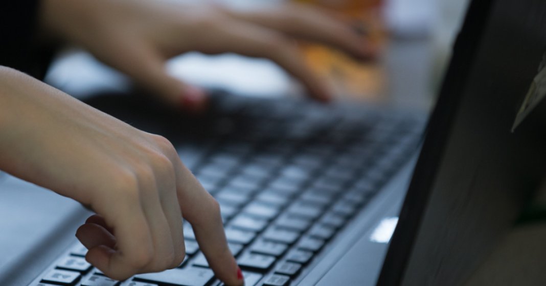 Răspunsul Ministerului Apărării la informațiile despre zeci de conturi de e-mail ale Forțelor Aeriene...
