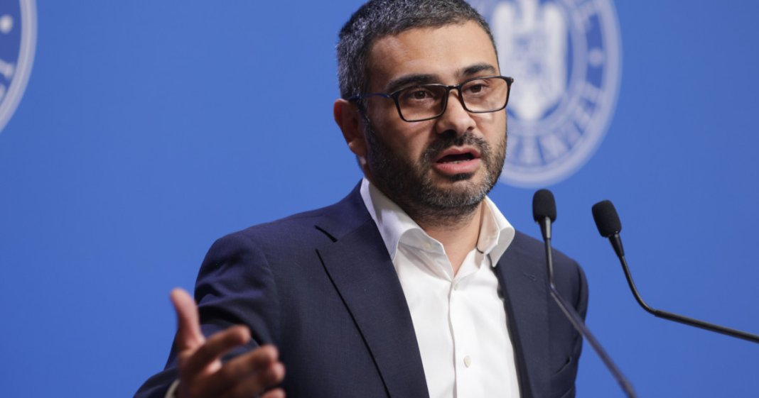 Reacția lui Florin Manole în urma acuzațiilor formulate de Dragoș Pîslaru referitoare la acumularea pensiei cu salariul...