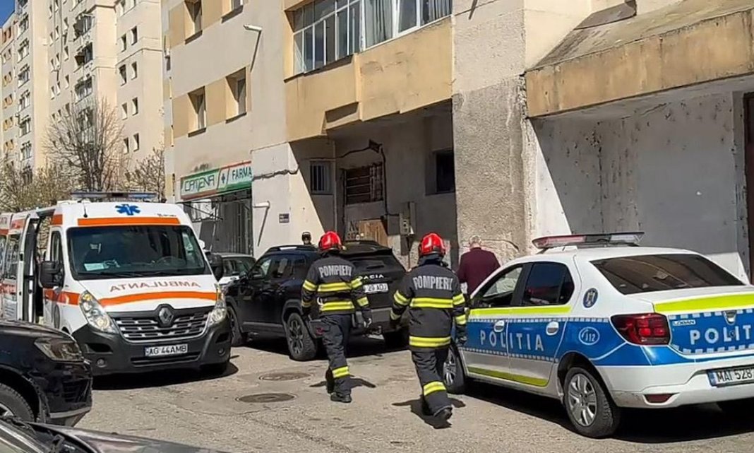 Un copil de 12 ani a murit după ce a căzut de la etajul 4 al unui imobil din Pitești.