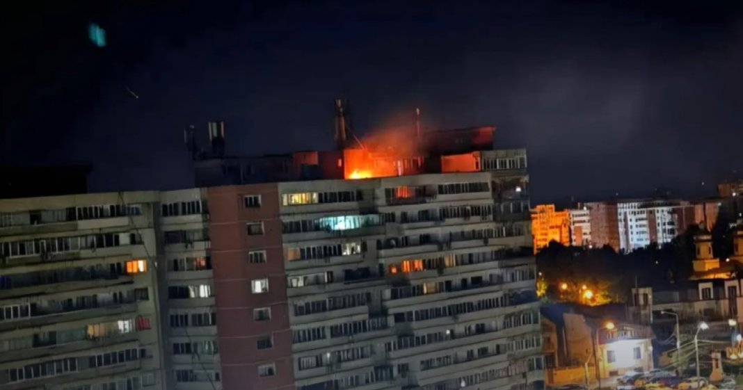 Alertă serioasă: O dronă s-a prăbușit pe un bloc din Galaţi. Două persoane rănite, zeci de persoane afectate...
