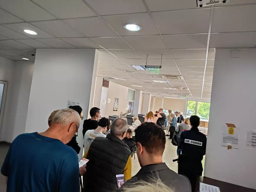 Digitalizarea statului român: solicitările online sunt completate pe calculatoarele de la ghișee