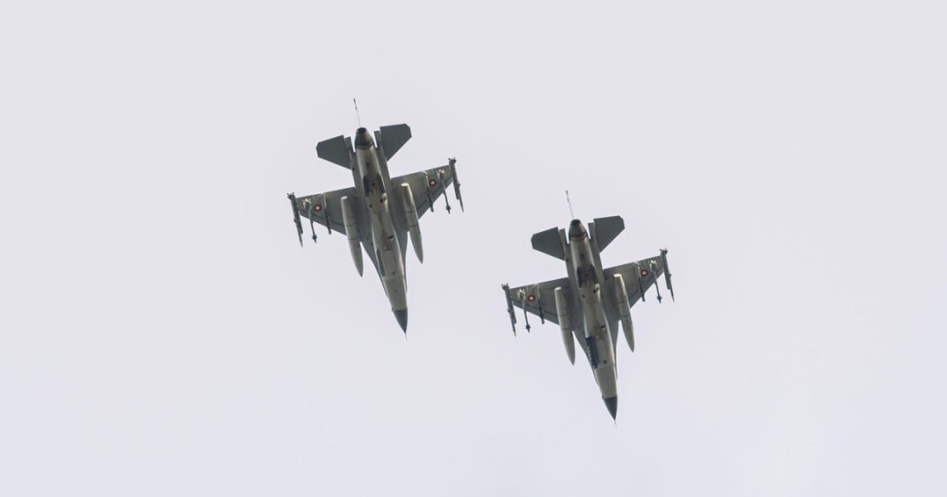 Dronă rusească penetrează spațiul aerian românesc; MApN activează avioane F-16.