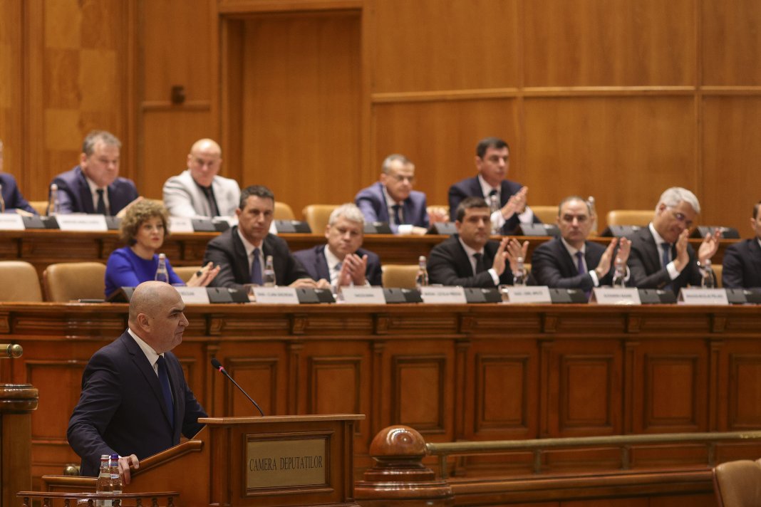 INTERVIU: Ce urmează după moțiunea care a căzut Guvernul Bolojan: „Oamenii iubesc spectacolul, dar sunt dezamăgiți de consecințele acestuia. Frustarea politică se va amplifica”